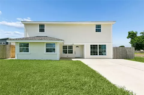 300 Chinchilla Dr, Arabi, LA 70032