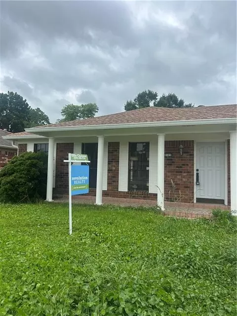 2121 Titan Dr, Harvey, LA 70058