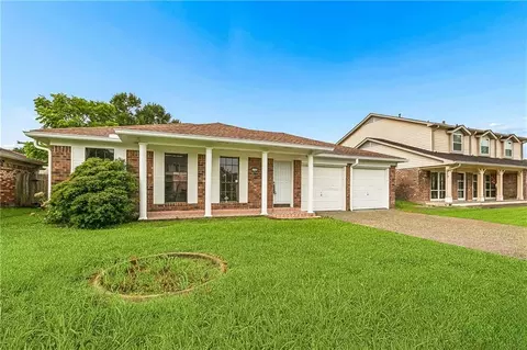 2121 Titan Dr, Harvey, LA 70058