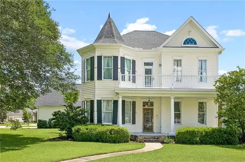 1477 Woodmere Dr, Mandeville, LA 70471