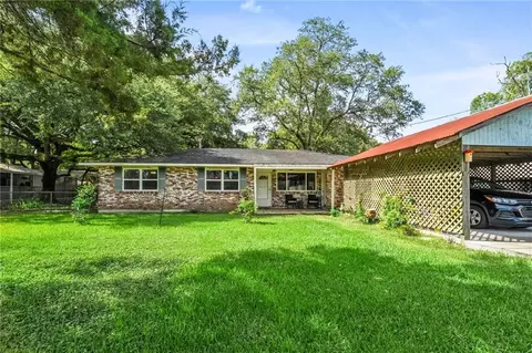 215 E Pecan St, Ponchatoula, LA 70454