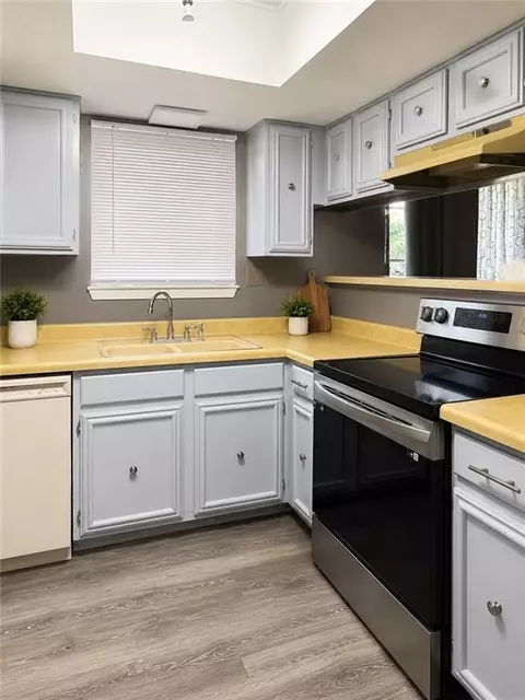 Kitchen - 402 Longleaf Dr, Slidell, LA 70458 photo 1 of 2
