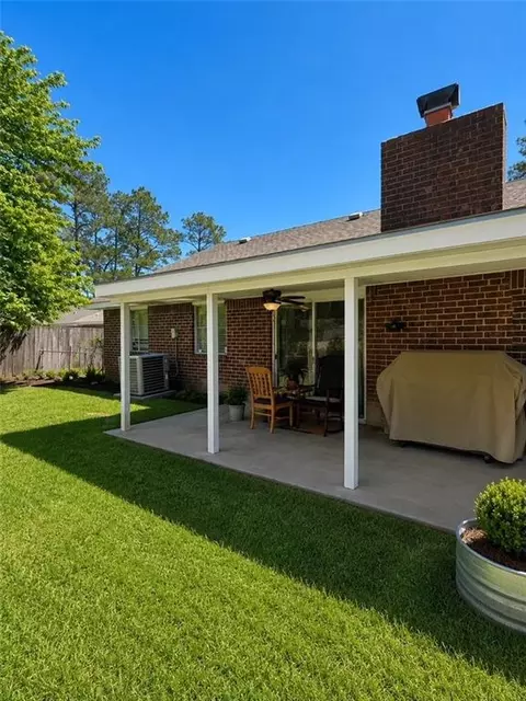 Exterior - 402 Longleaf Dr, Slidell, LA 70458 photo 2 of 2