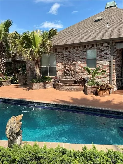 Exterior - 257 E Augusta Ln, Slidell, LA 70458 photo 5 of 15