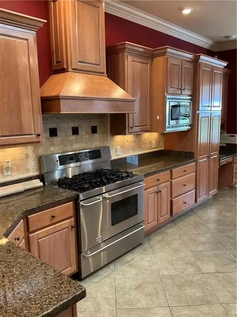 Kitchen - 257 E Augusta Ln, Slidell, LA 70458 photo 3 of 3