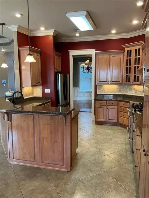 Kitchen - 257 E Augusta Ln, Slidell, LA 70458 photo 2 of 3