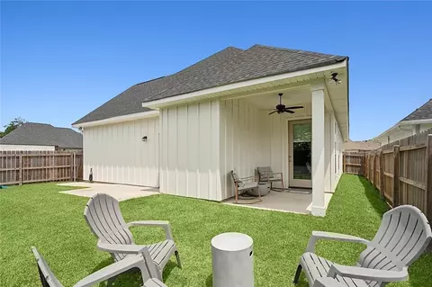 Exterior - 2020 Begue Ln, Covington, LA 70433 photo 3 of 6