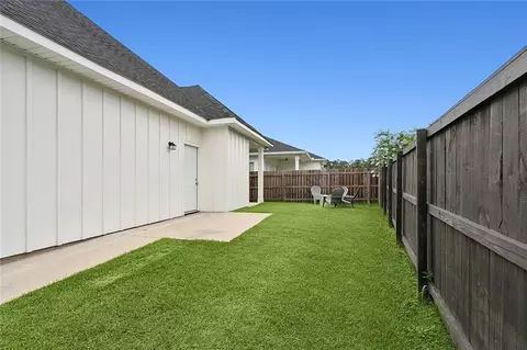 Exterior - 2020 Begue Ln, Covington, LA 70433 photo 5 of 6