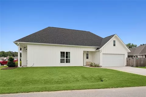 Exterior - 2020 Begue Ln, Covington, LA 70433 photo 4 of 6