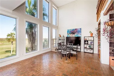 Dining - 28 Mesa St, Kenner, LA 70065 photo 1 of 3