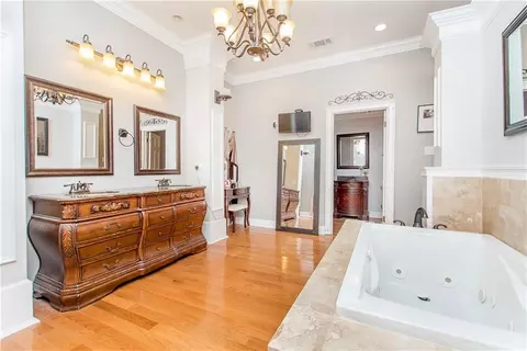 Bath - 28 Mesa St, Kenner, LA 70065 photo 1 of 4