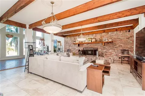Living - 28 Mesa St, Kenner, LA 70065 photo 2 of 3