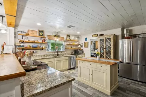 Kitchen - 18318 Cusachs Dr, Covington, LA 70433 photo 1 of 2