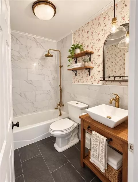 Bath - 18318 Cusachs Dr, Covington, LA 70433 photo 2 of 2