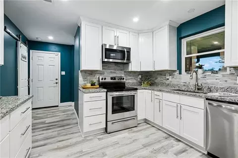 Kitchen - 24 W Levert Dr, Luling, LA 70070 photo 2 of 2