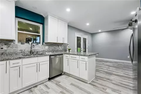 Kitchen - 24 W Levert Dr, Luling, LA 70070 photo 1 of 2