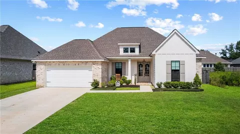 2017 White Dove Dr, Madisonville, LA 70447