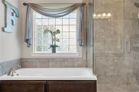 Bath - 210 Lac Calcasieu Dr, Luling, LA 70070 photo 2 of 7