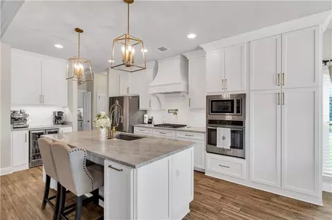 Kitchen - 210 Lac Calcasieu Dr, Luling, LA 70070 photo 2 of 6