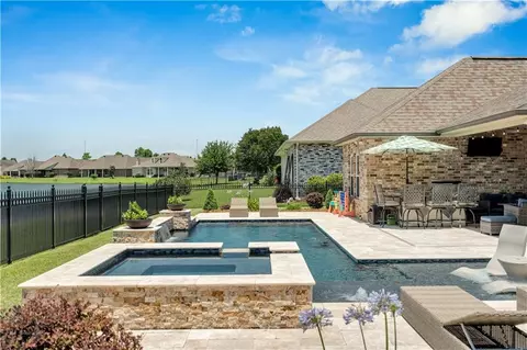 Exterior - 210 Lac Calcasieu Dr, Luling, LA 70070 photo 5 of 7