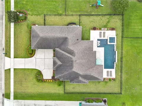 View/Area - 210 Lac Calcasieu Dr, Luling, LA 70070 photo 3 of 8