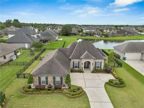 210 Lac Calcasieu Dr, Luling, LA 70070