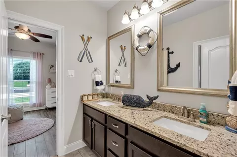 Bath - 210 Lac Calcasieu Dr, Luling, LA 70070 photo 5 of 7