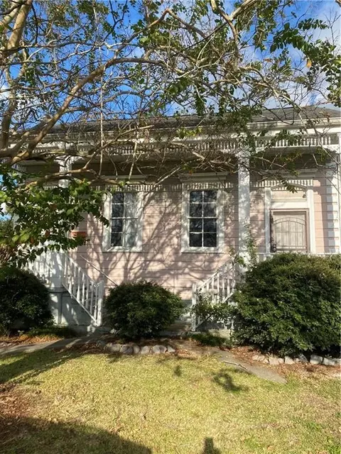 129 Ocean Ave, Gretna, LA 70053