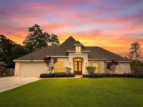 200 Belle Pointe Dr, Madisonville, LA 70447