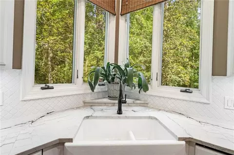 Kitchen - 71130 Riverside Dr, Covington, LA 70433 photo 4 of 5