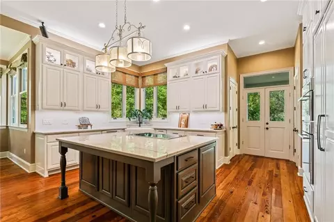 Kitchen - 71130 Riverside Dr, Covington, LA 70433 photo 2 of 5