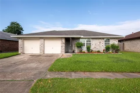 1728 Longbridge St, Marrero, LA 70072