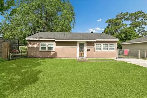 705 Huntlee Dr, New Orleans, LA 70114