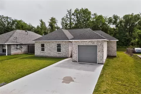 512 Magnolia Ave, Laplace, LA 70068