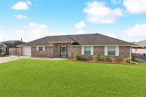 2560 Kismet St, Marrero, LA 70072