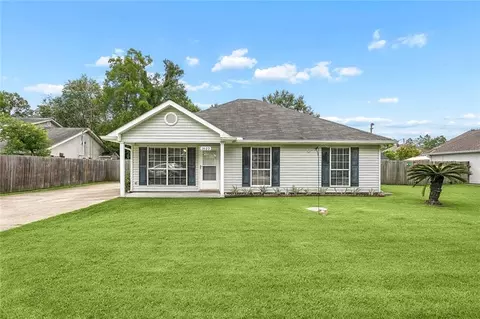 1622 Penrose St, Mandeville, LA 70448