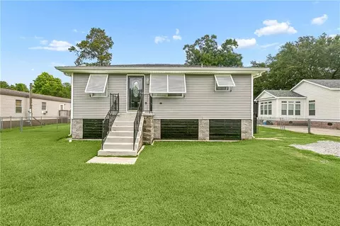 2920 Farmsite Rd, Violet, LA 70092