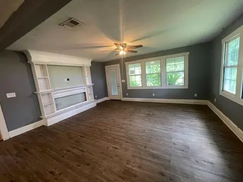 Living - 272 Hwy 40 E Hwy, Independence, LA 70443 photo 1 of 1