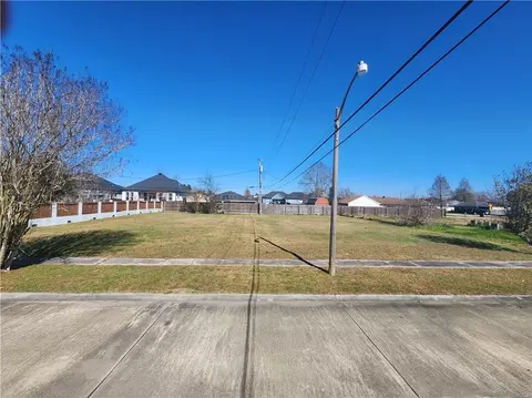 209 Genet Dr, Arabi, LA 70032