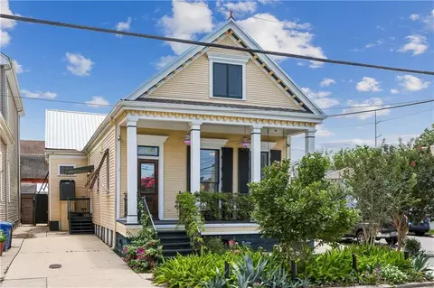3238 Banks St, New Orleans, LA 70117