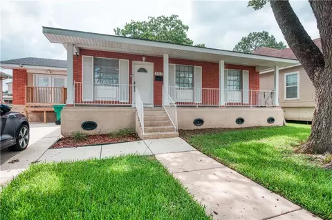 553 Diplomat St, Gretna, LA 70056