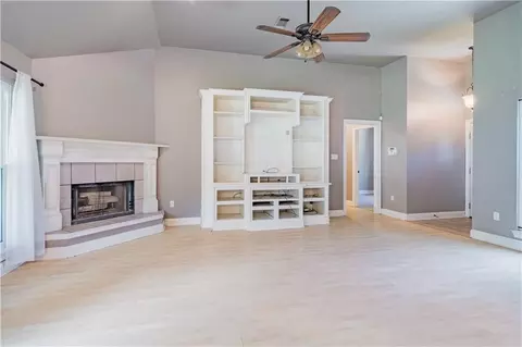 Living - 70200 10th St, Covington, LA 70433 photo 3 of 4