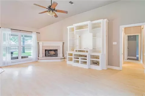 Living - 70200 10th St, Covington, LA 70433 photo 2 of 4