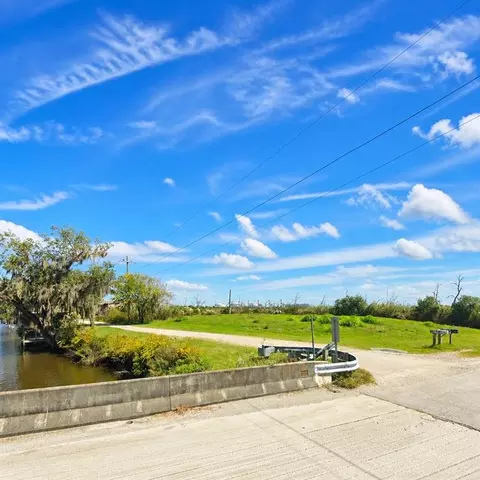 109 E Shirley Rd, Port Sulphur, LA 70083