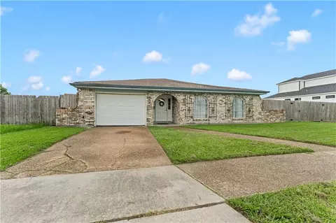 3409 Plaza Dr, Chalmette, LA 70043