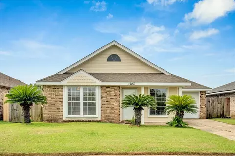 1723 Creole St, Laplace, LA 70068