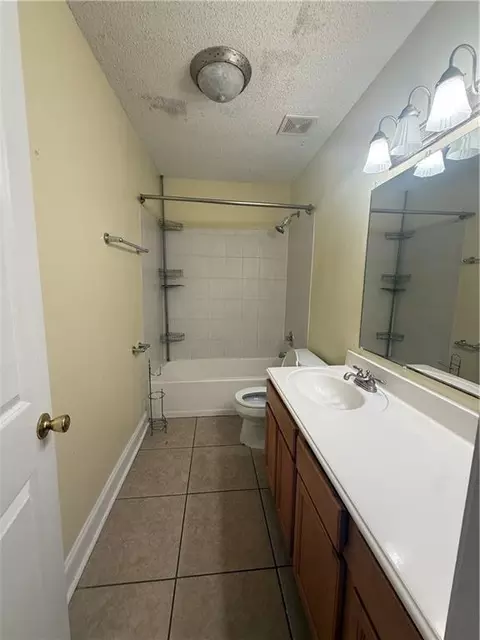 Bath - 3319 Hans Ave #E, Kenner, LA 70065 photo 2 of 6