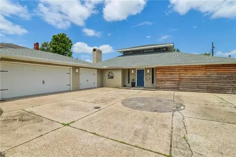 141 Meadowbrook St, Gretna, LA 70056