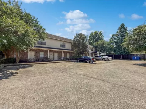 828 Meadow Bend Dr #H, Baton Rouge, LA 70820