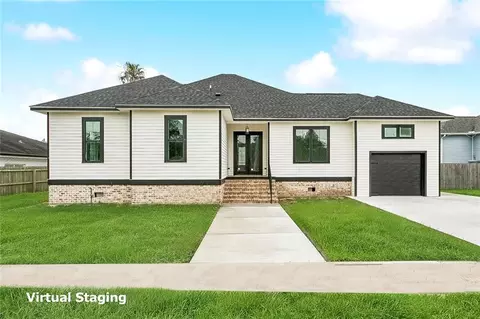 4008 Kings Dr, Chalmette, LA 70043